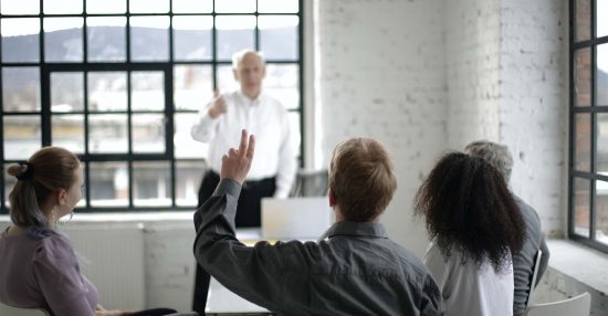 Quelle est la différence entre pension et retraite ?